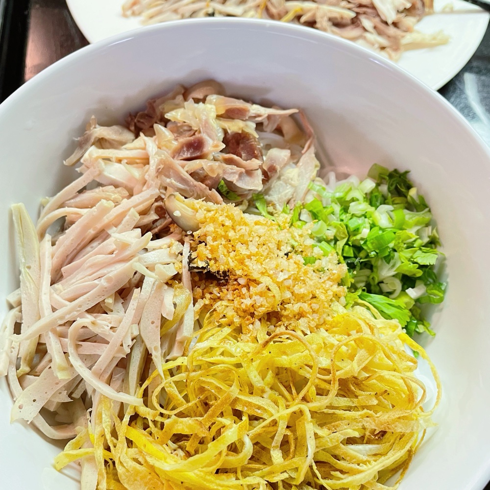 A bowl of bún thang